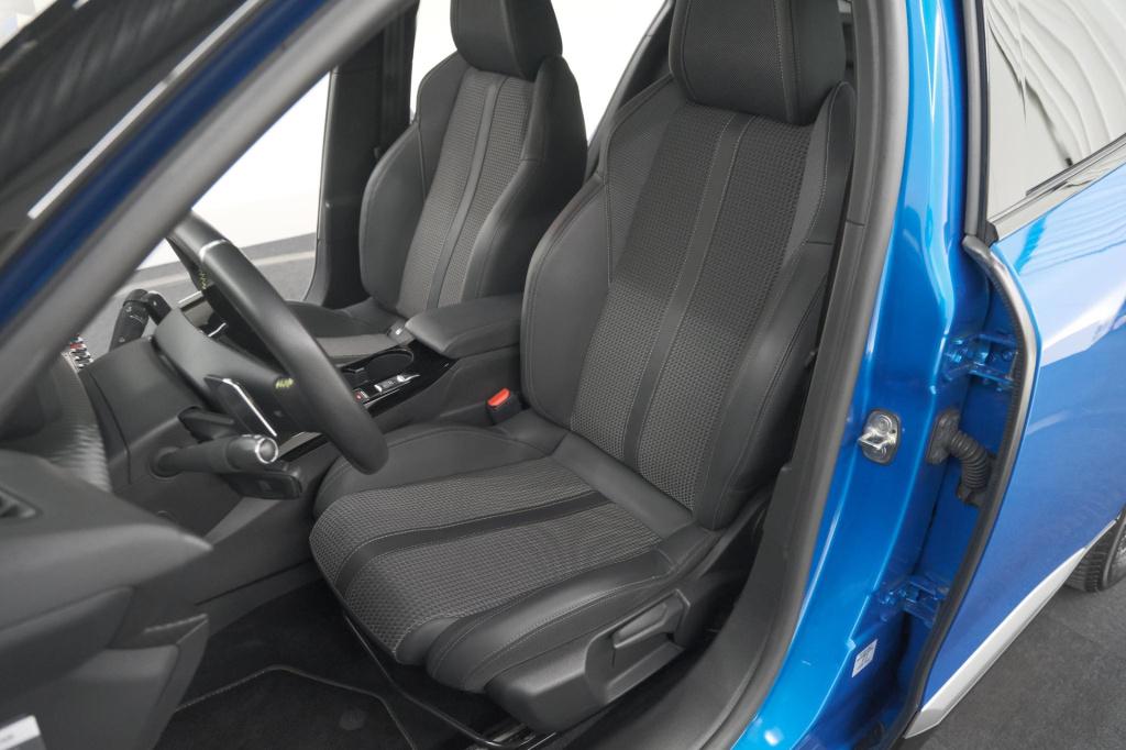 Peugeot 2008 puretech 130 eat8 gt-line | camera | dodehoekdetectie | adapti
