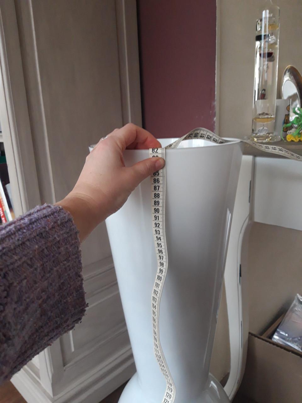 Grote witte glazen vaas