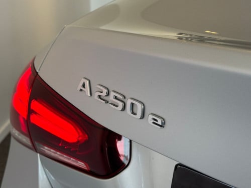 Mercedes-Benz A-Klasse 250 e business solution amg limited