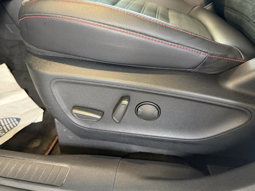 Ford Kuga 2.5 phev st-line x 18'' | elektrische trekhaak | hud | acc | pano