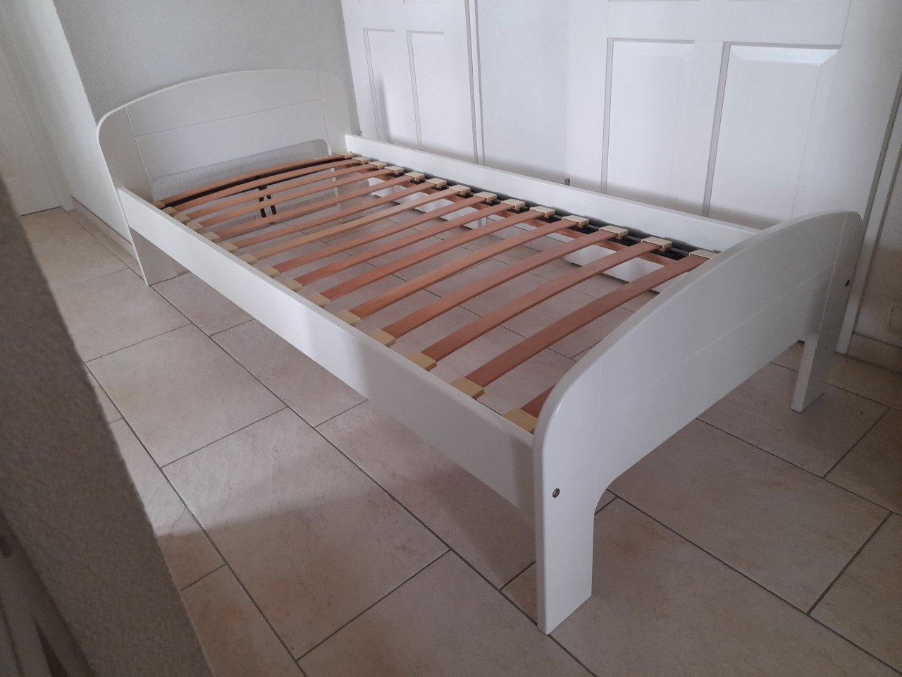 1 Persoons bed 90 x 200 (in goede staat )