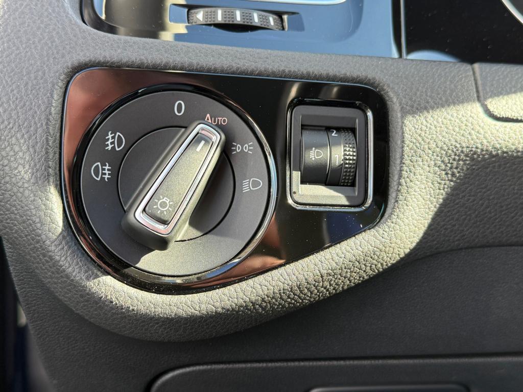 Volkswagen Golf 1.2 tsi business edition r connected dsg