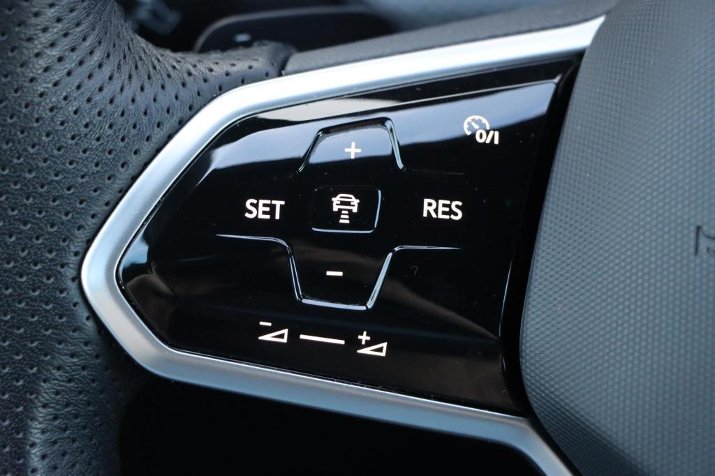 Volkswagen Golf 1.5 etsi r-line 150pk dsg7