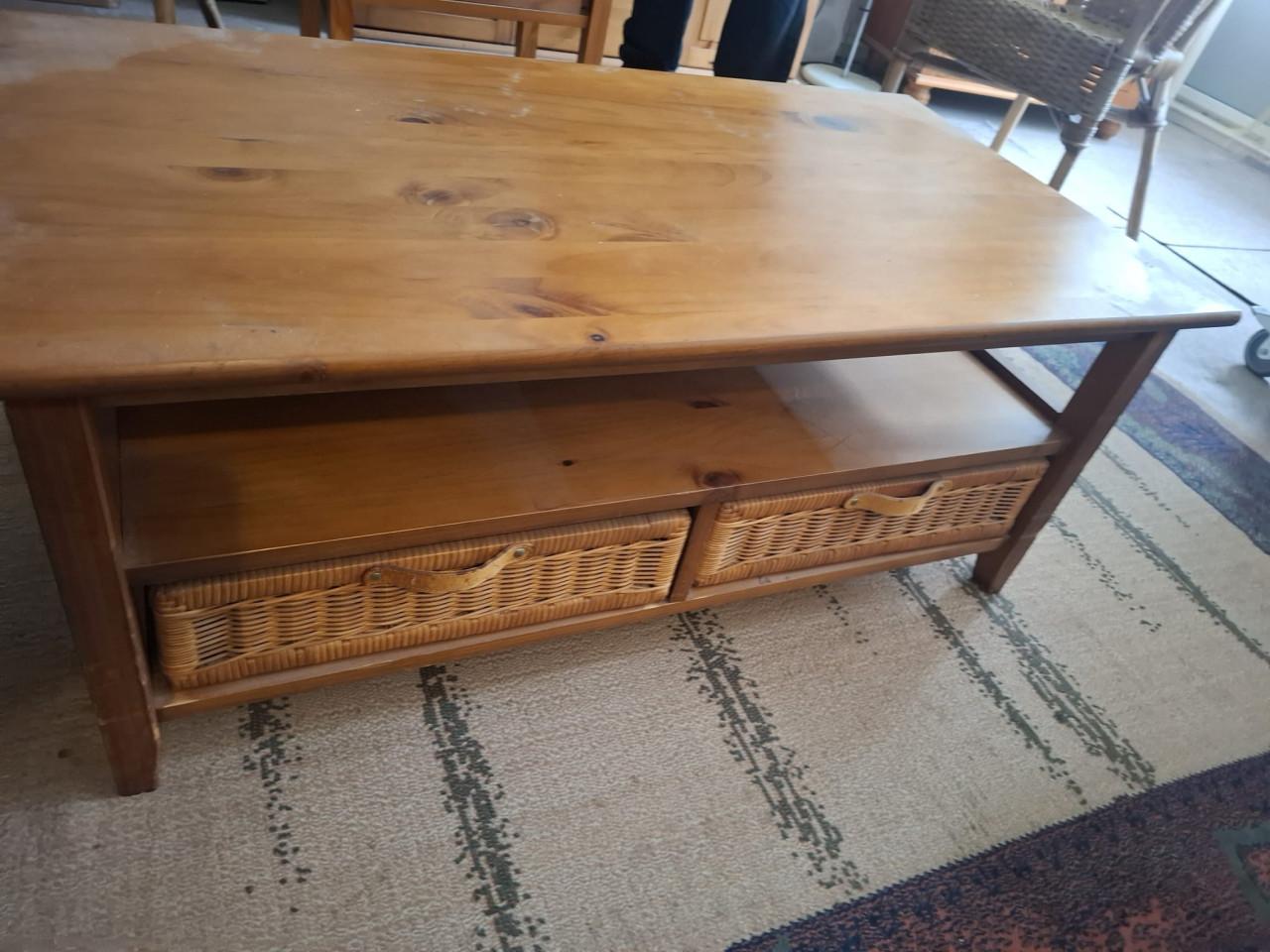 GRATIS SALONTAFEL + BIJZETTAFELTJES