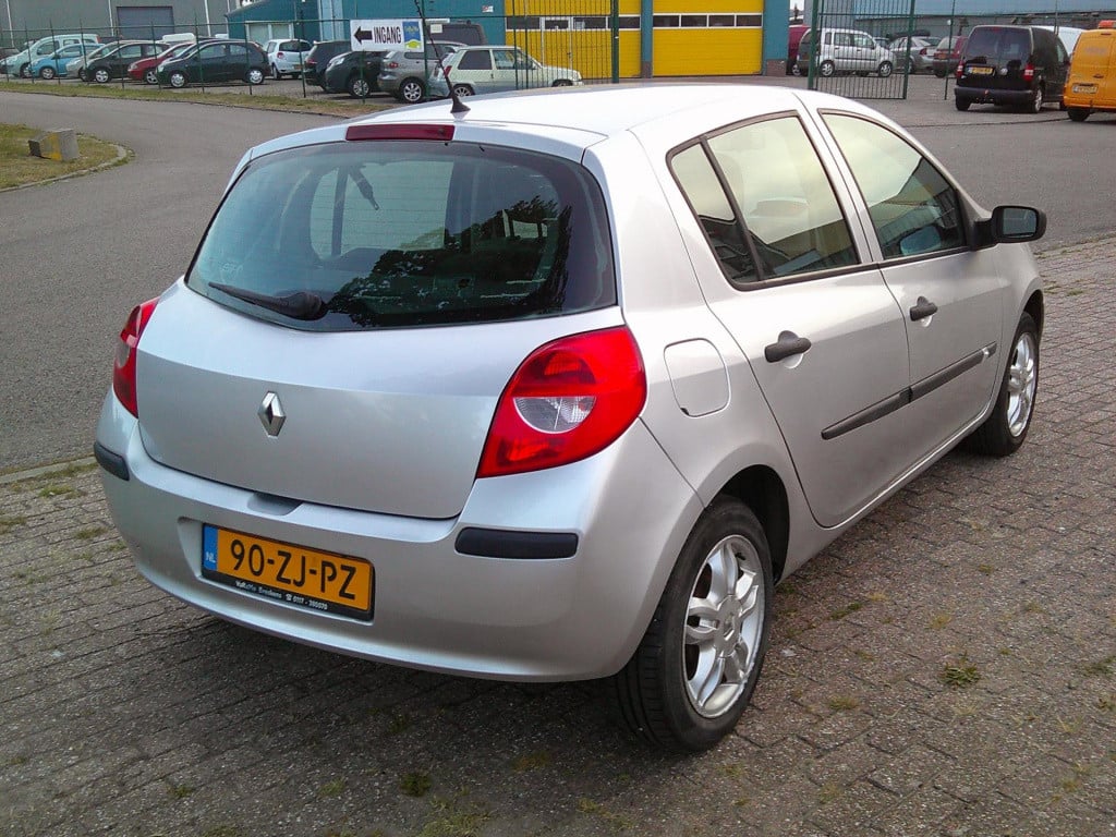 Renault Clio 1.2-16v special line