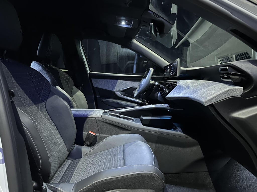 Peugeot 3008 1.2 hybrid 136 allure *nieuw model*360camera*