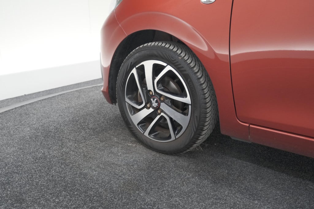 Peugeot 108 1.0 e-vti allure top! | elektrisch vouwdak | trekhaak | camera 