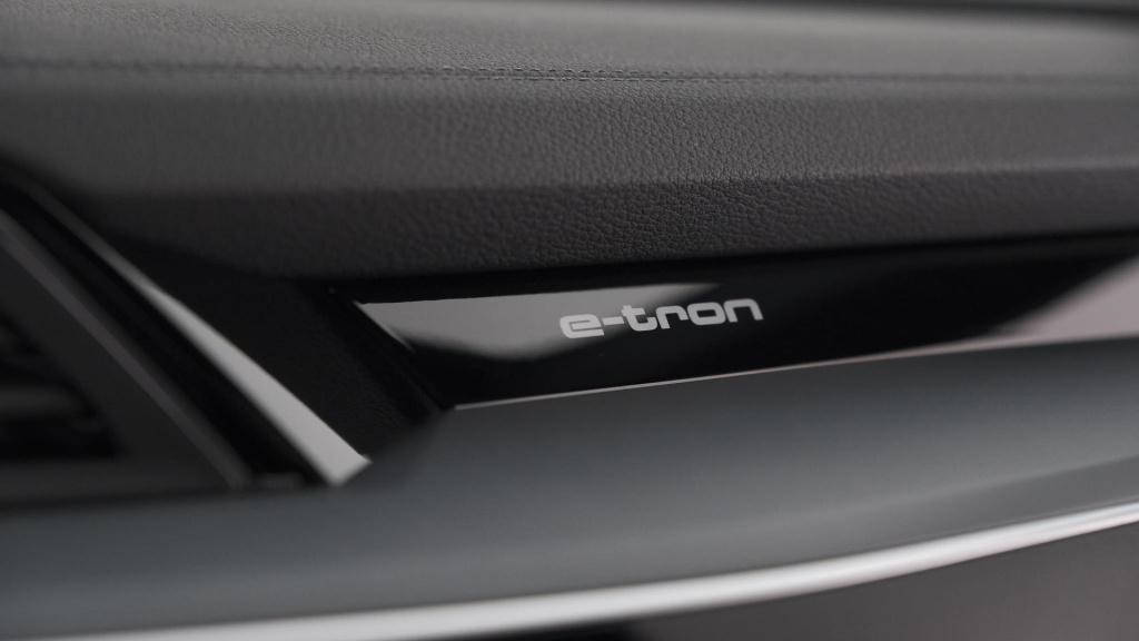 Audi E-tron sportback 55 quattro s edition 95 kwh 408 pk| head-up display |