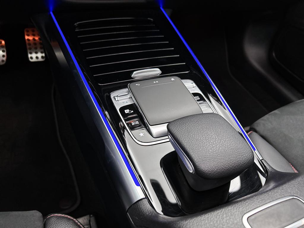 Mercedes-Benz Glb 180 business solution amg | panoramadak | sfeerverlichtin