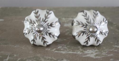 Deurknoppen steen met bloemen