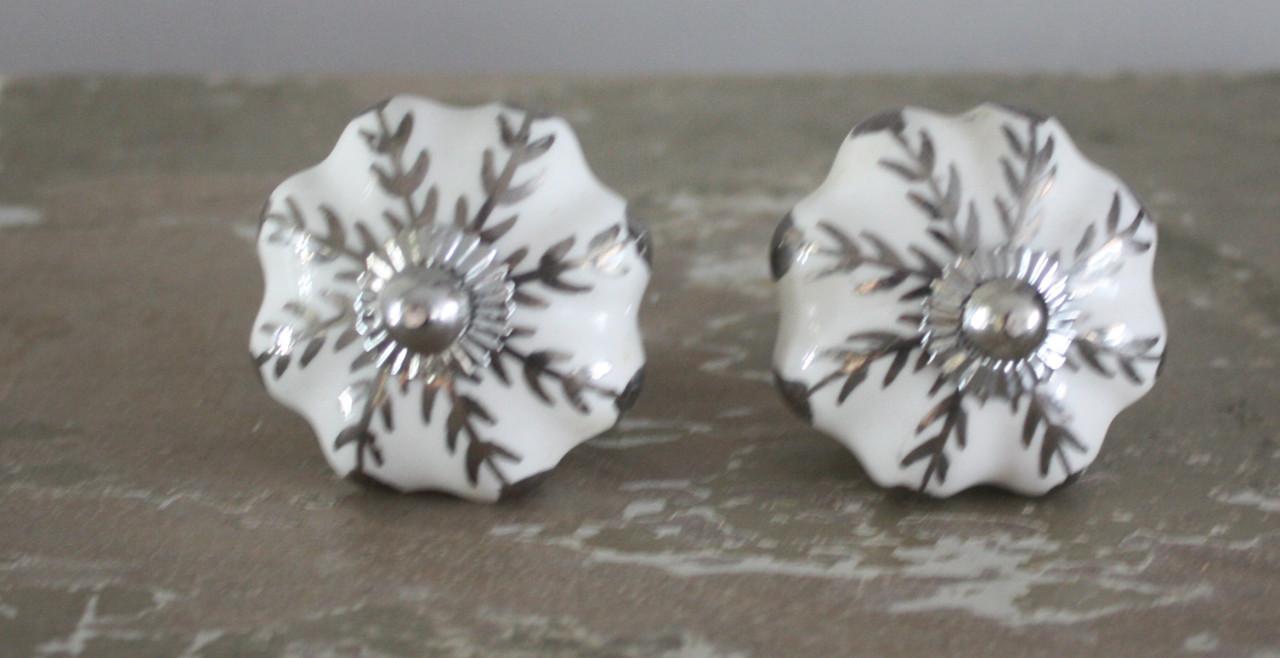 Deurknoppen steen met bloemen