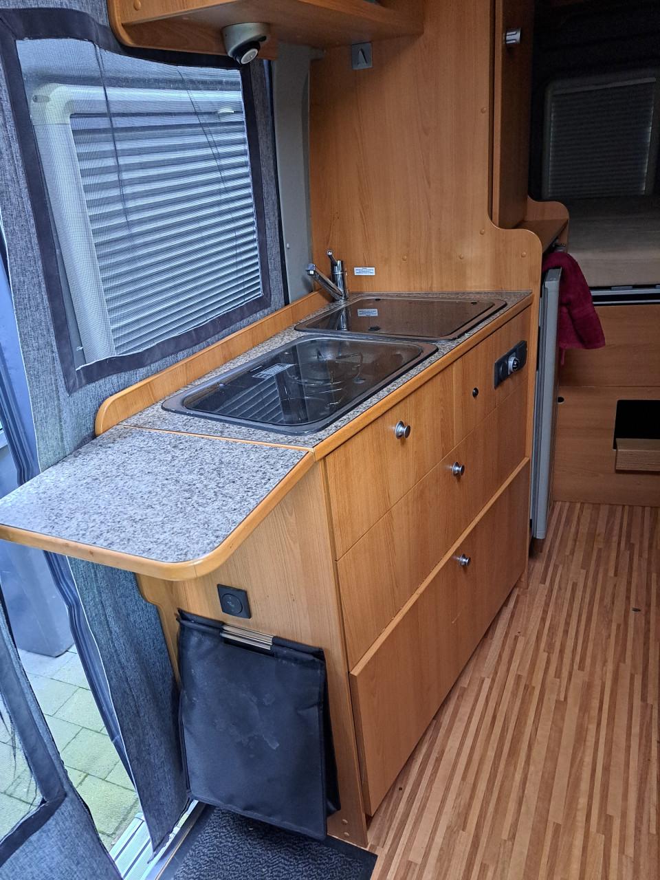 Pössl 2Win 600  |  Automaat  |  Buscamper  |  Lage km-stand