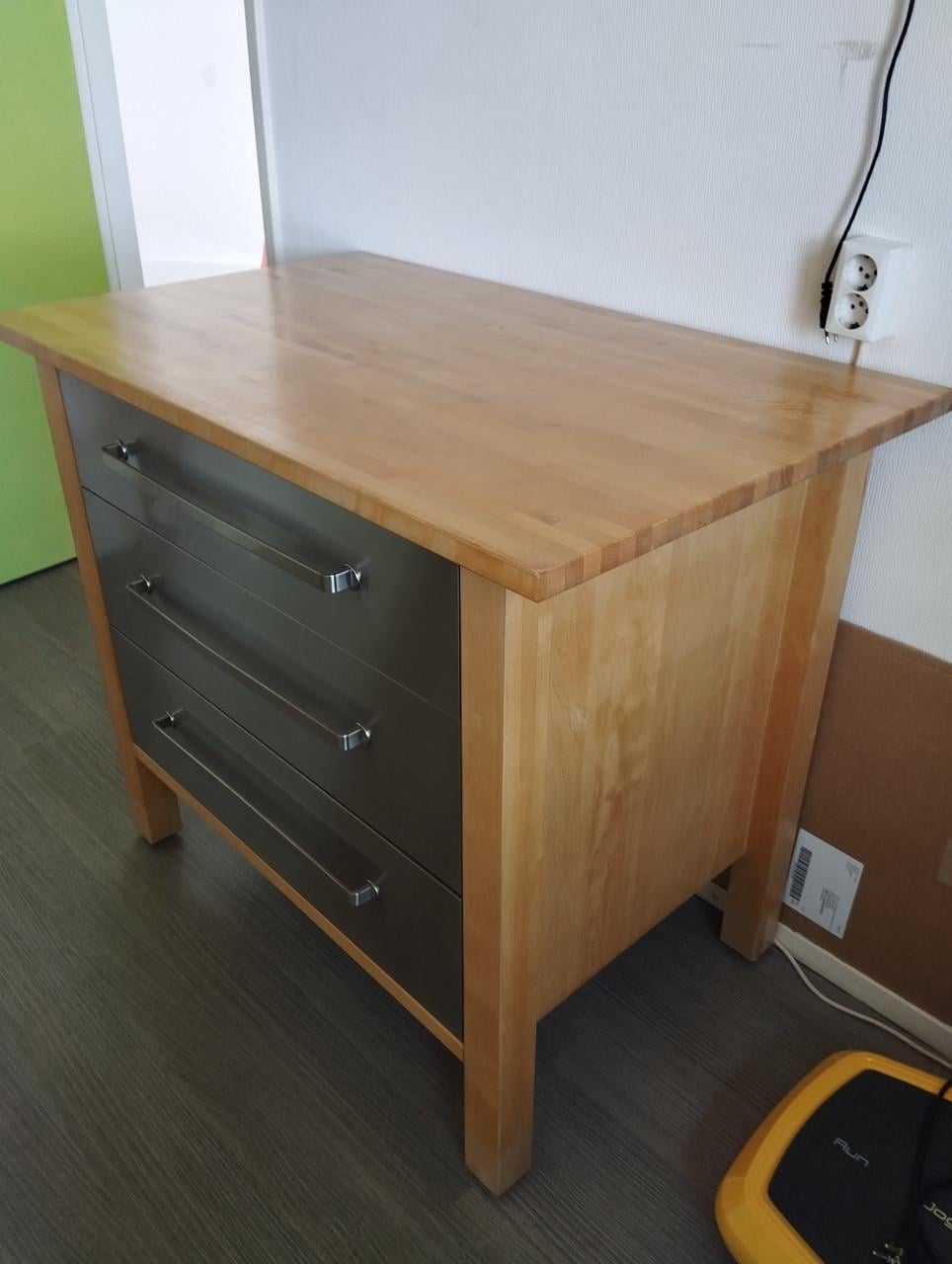 Grenen keuken ladekast met RVS ladefronten