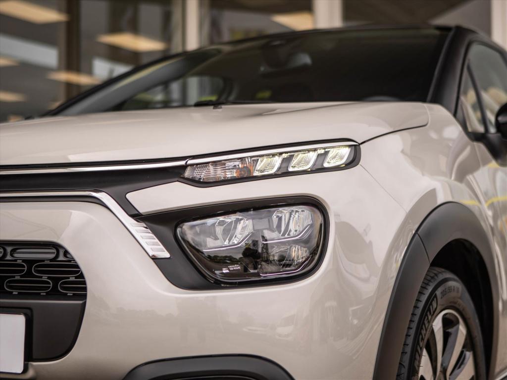 Citroen C3 1.2 puretech 83pk shine | stoelverwarming | carplay | park. sens