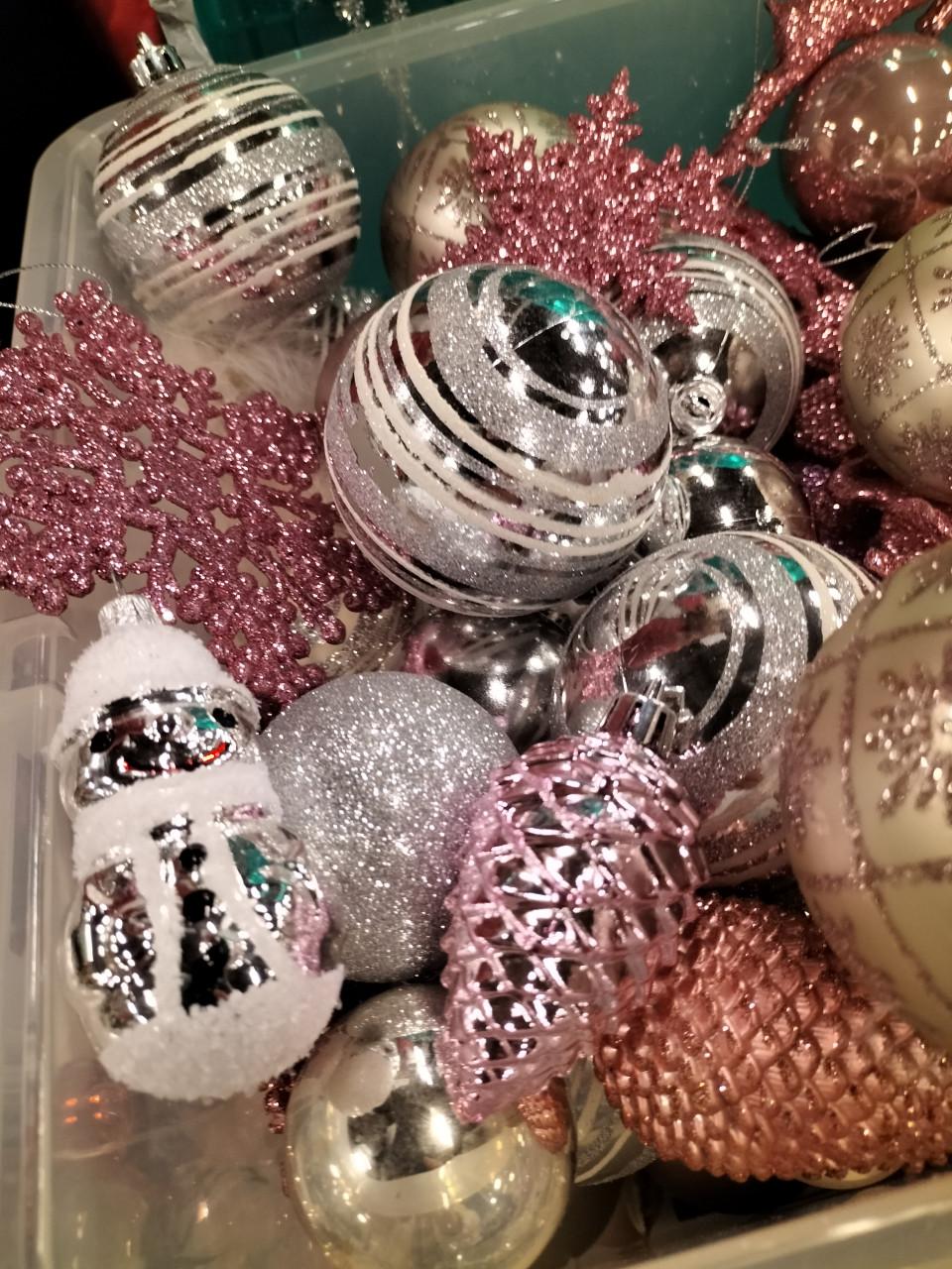 Kerst ballen roze zilver 200+ in box