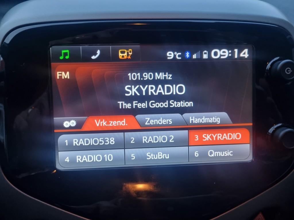 Toyota Aygo 1.0 vvt-i x-play / nl auto / nap / bj. 2015 / midnight black pe