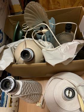 Dozen vol lampen en lampenkappen