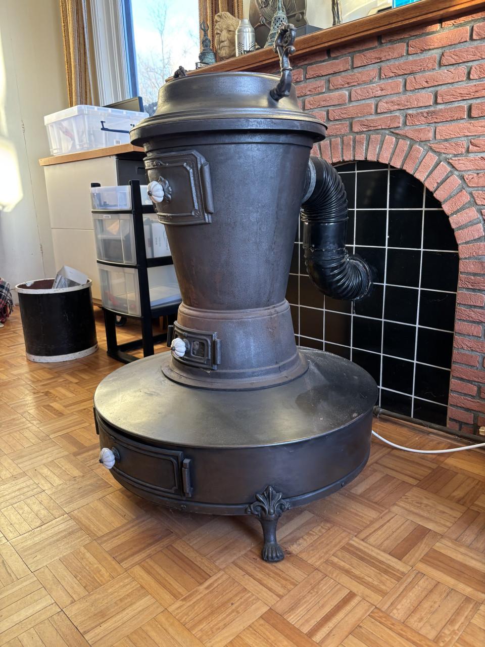 Antieke buiskachel gasblok