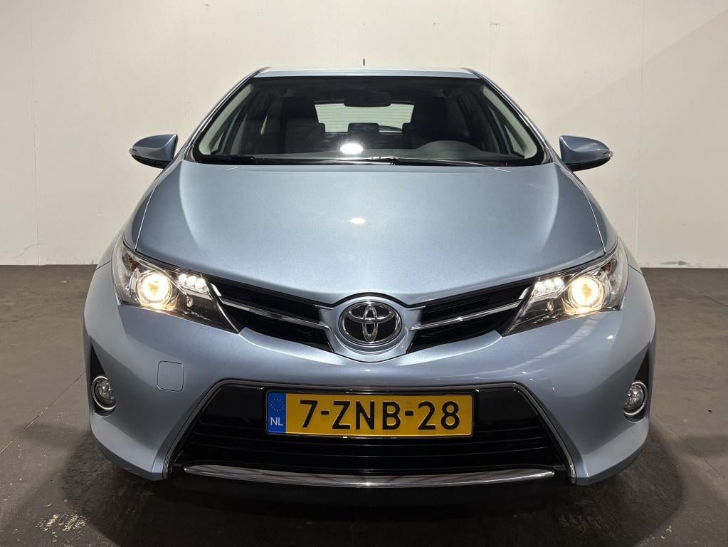Toyota Auris 1.6 now | lage km-stand |