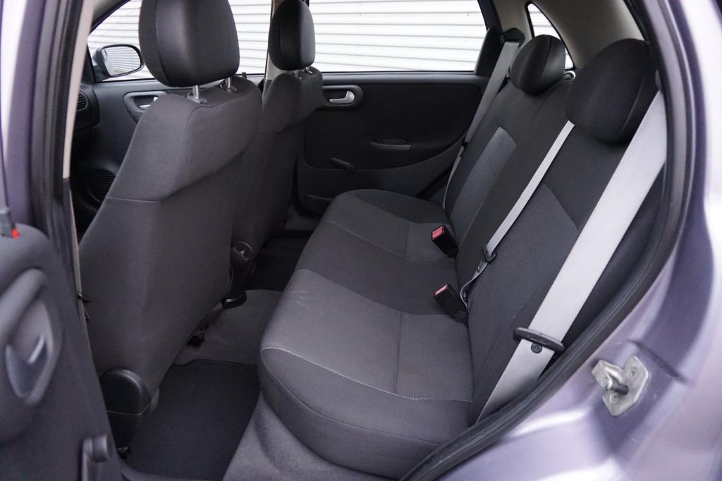 Opel Corsa 1.2-16v silverline airco / cruise controle / lm velgen