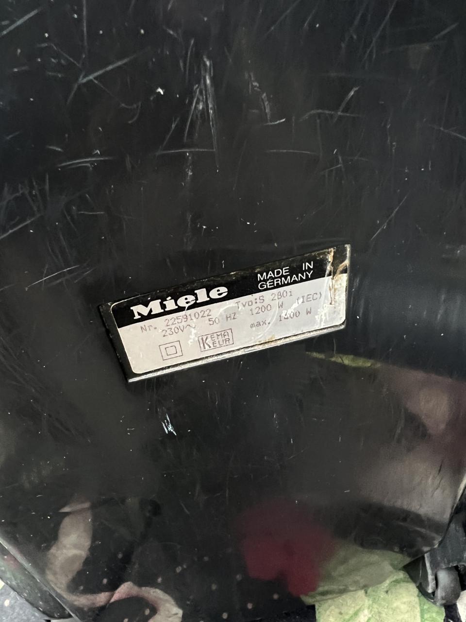 Miele Stofzuiger 1400w met extra zakken