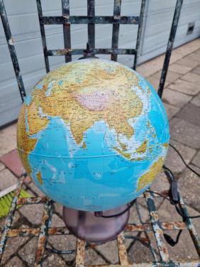Wereldbol met verlichting