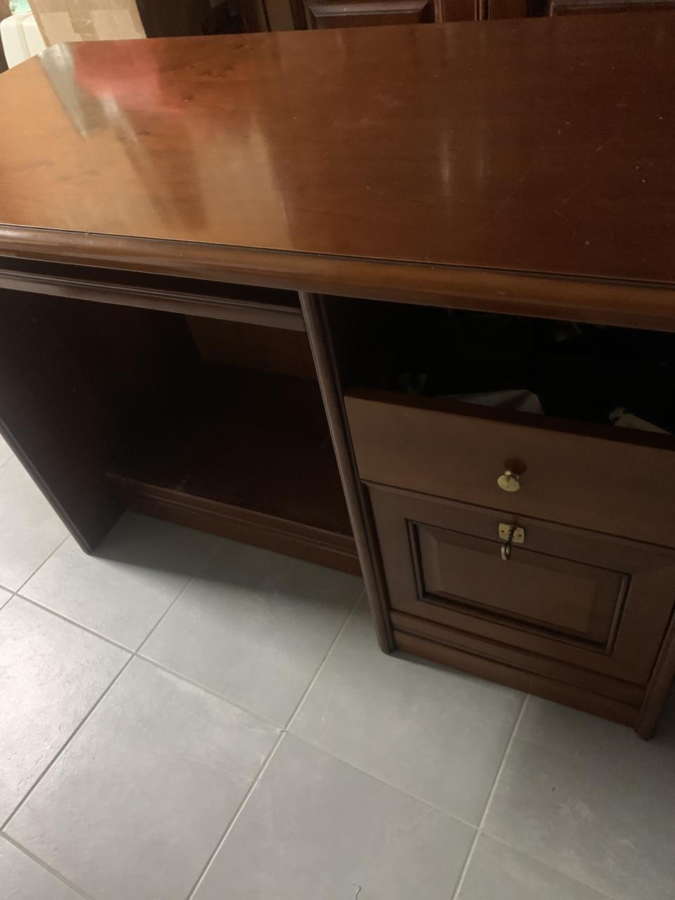 Te koop vitrinekast kersenhout