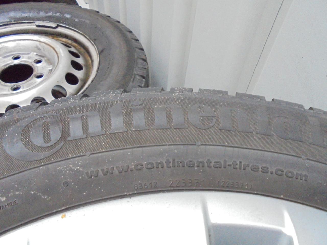 Winterbanden set Continental 215/60R17op stalen velg komen van Mercedes GLA