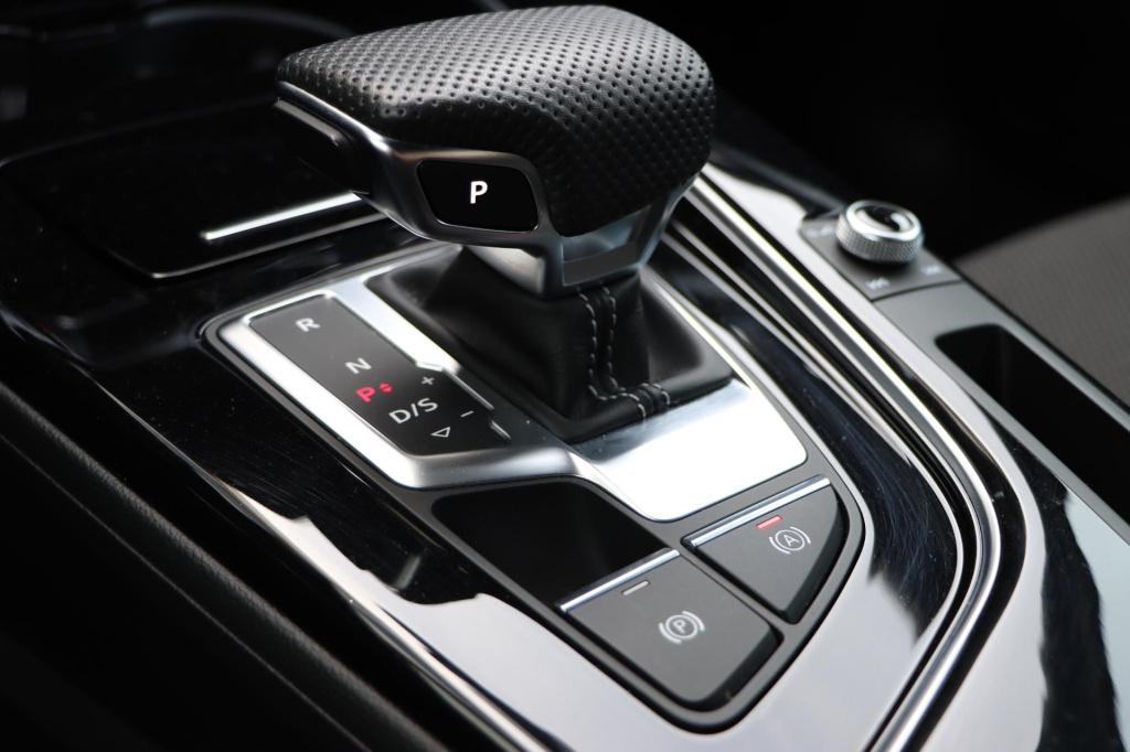 Audi A4 limousine 40 tfsi s edition 204pk s tronic