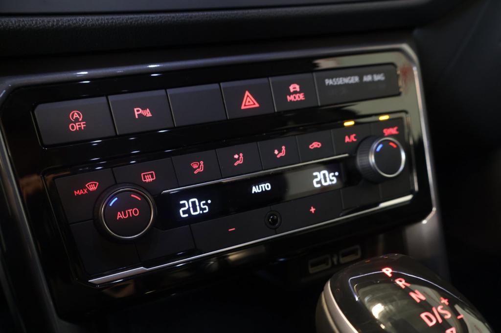 Volkswagen T-cross 1.0 tsi style nl auto, acc, trekhaak, appconnect, pdc v+