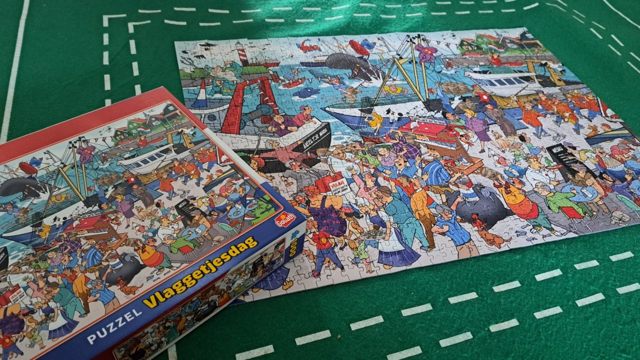 Legpuzzel van 1000 stukjes.(vlaggetjesdag)!