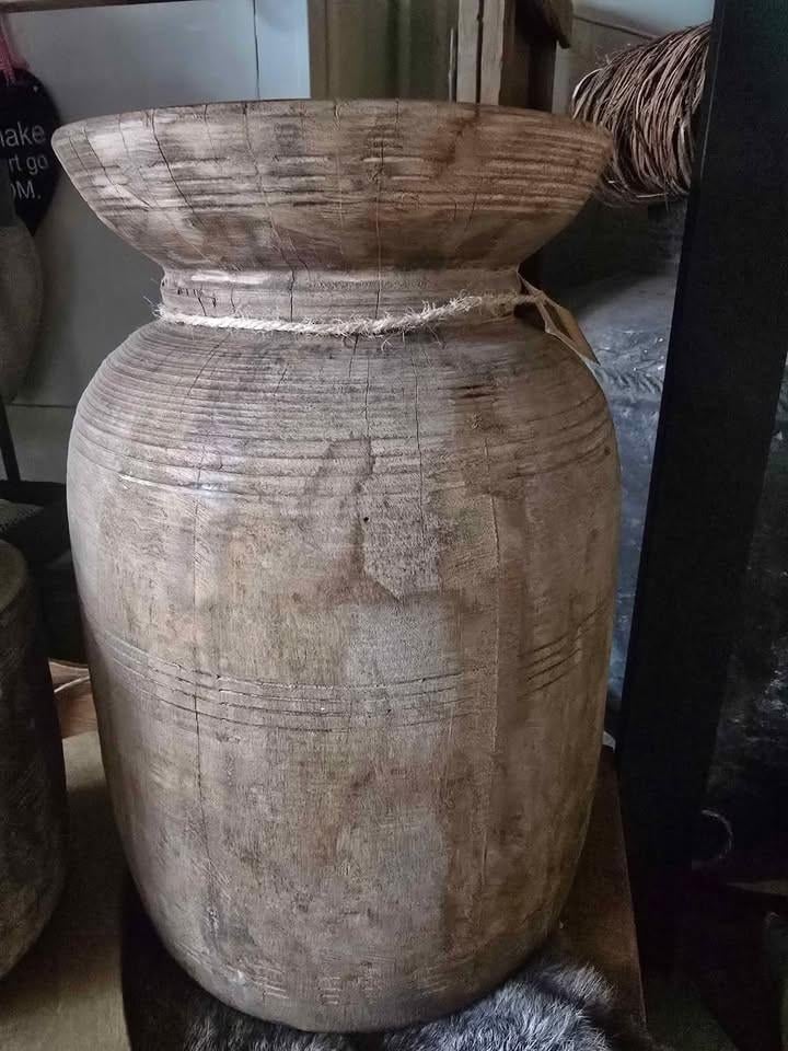 SCHITTERENDE NEPALESE POTTEN IN WISSELENDE MODELLEN EN KLEUREN, PRIJZENV.A