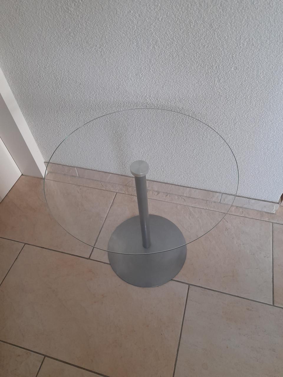 Bijzet tafeltje 50cm doorsnede /47cm hoog (in goede staat )