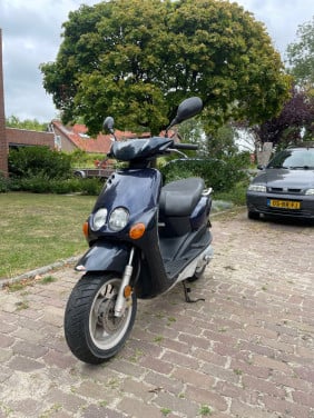 Yamaha Neos scooter