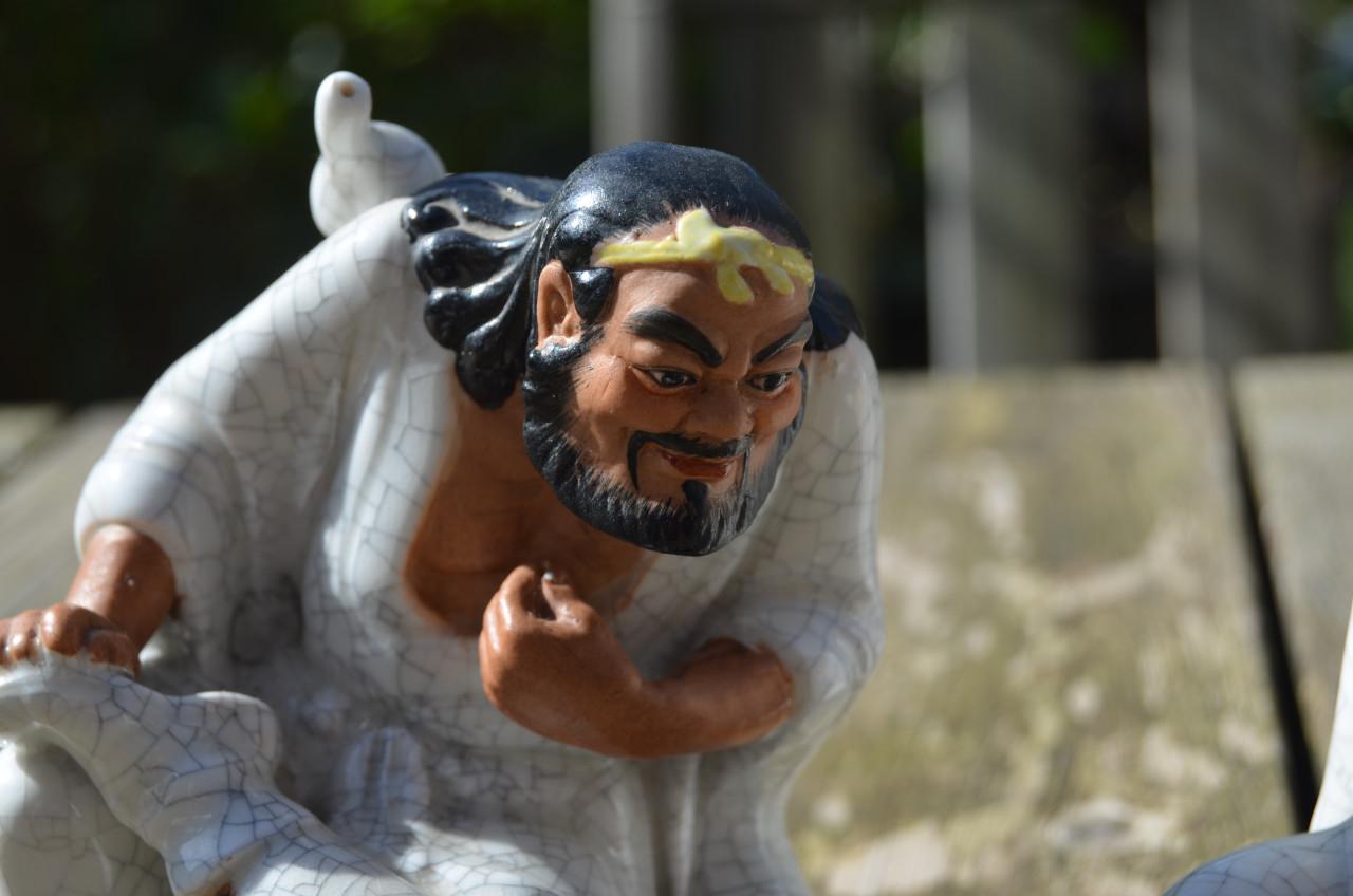 2 Beeldjes zgn. 'Immortals' China, laat 20e eeuw. Prima cond.