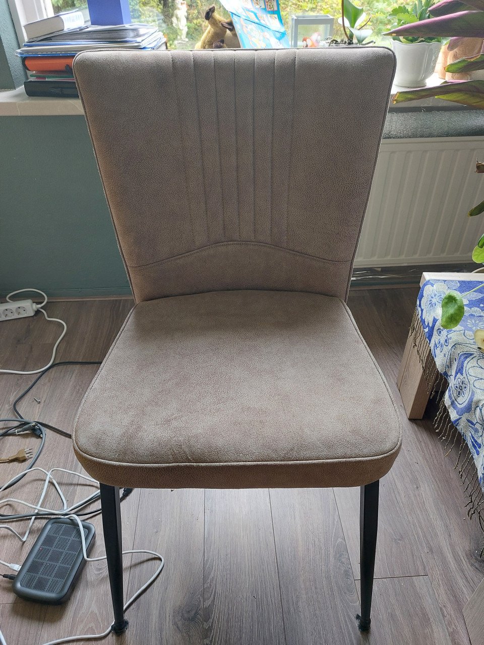 Tafel, salontafel, kast, stoelen, tafeltje,