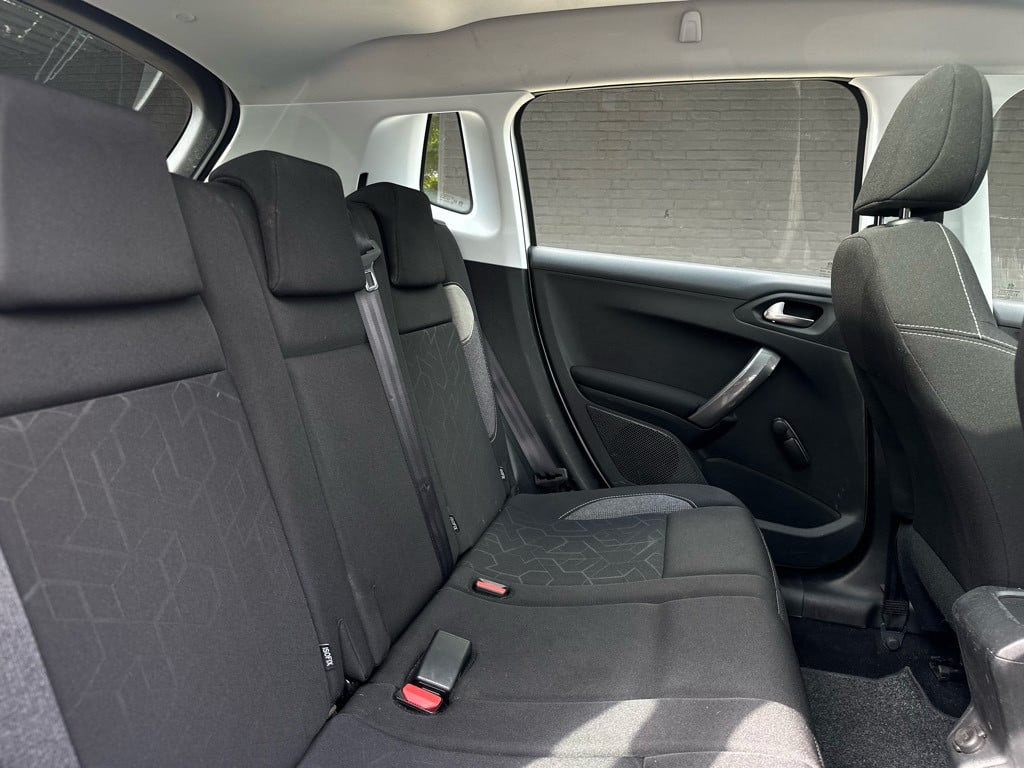 Peugeot 2008 1.2 t blue lion // panoramadak // apple carplay //
