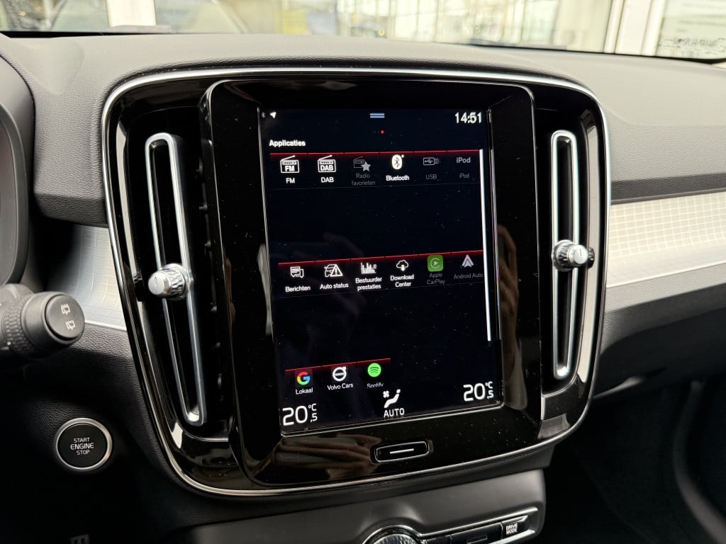 Volvo XC40 t5 262pk recharge business pro| navi| keyless| led| getint glas|