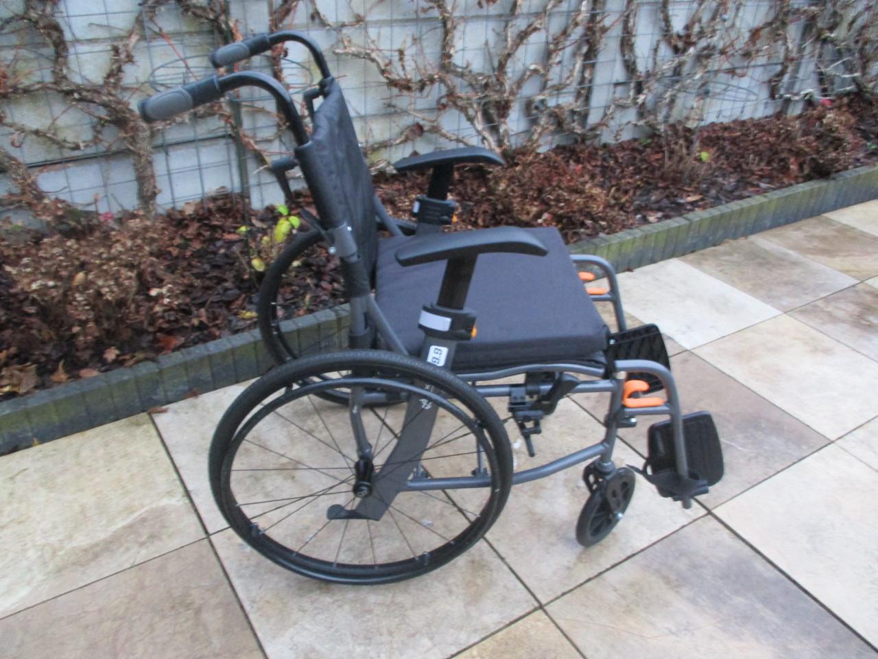 Zgan Excel 9.9 opvouwbare lichtgewicht rolstoel met anti-lekbanden