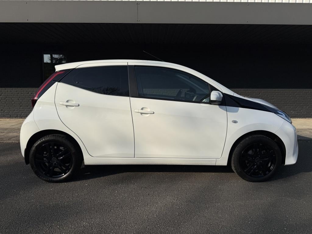 Toyota Aygo 1.0 x-play - 22.000km - dealeronderhouden - carplay -