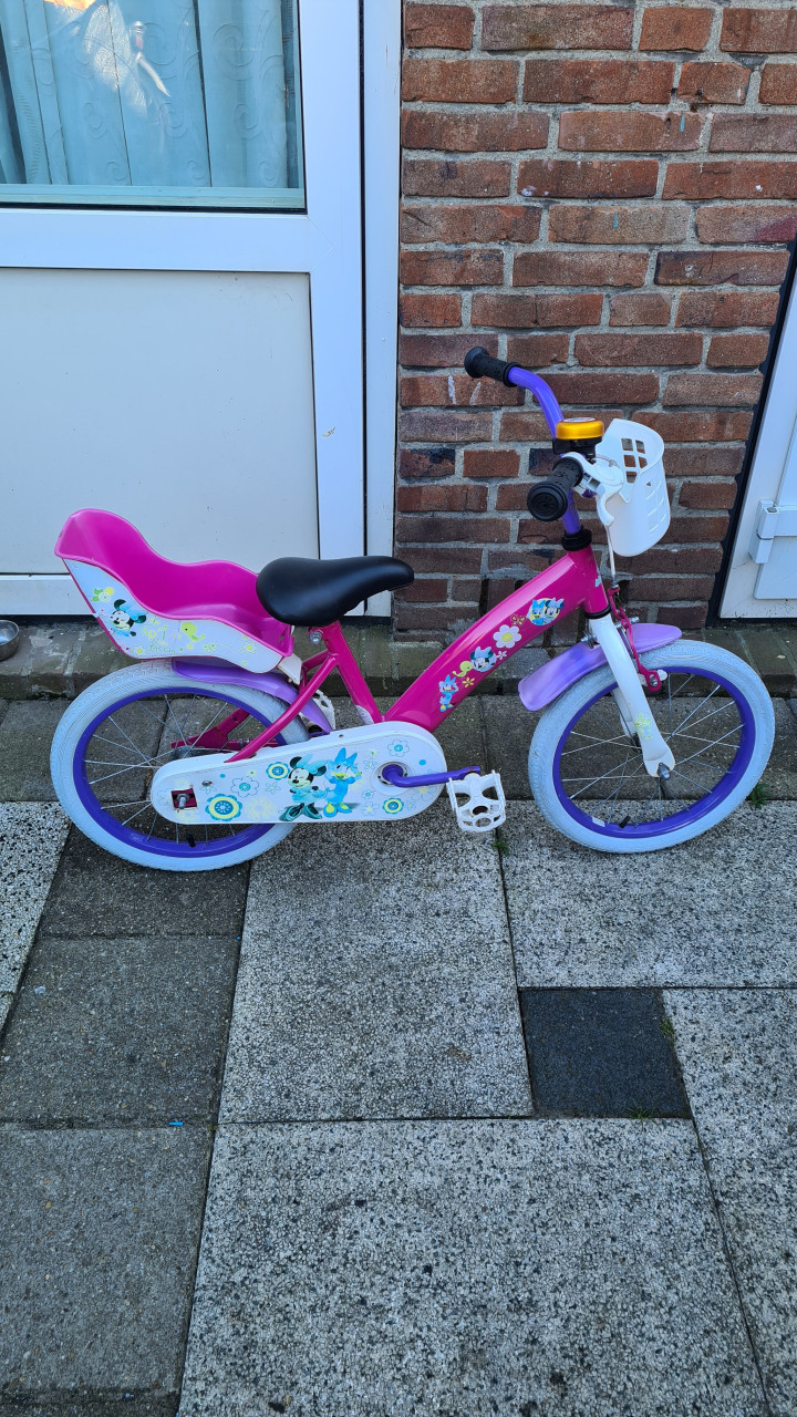 Mooi meisjes fietsje 16 inch- 5 tot 7 jaar-trap rem achter