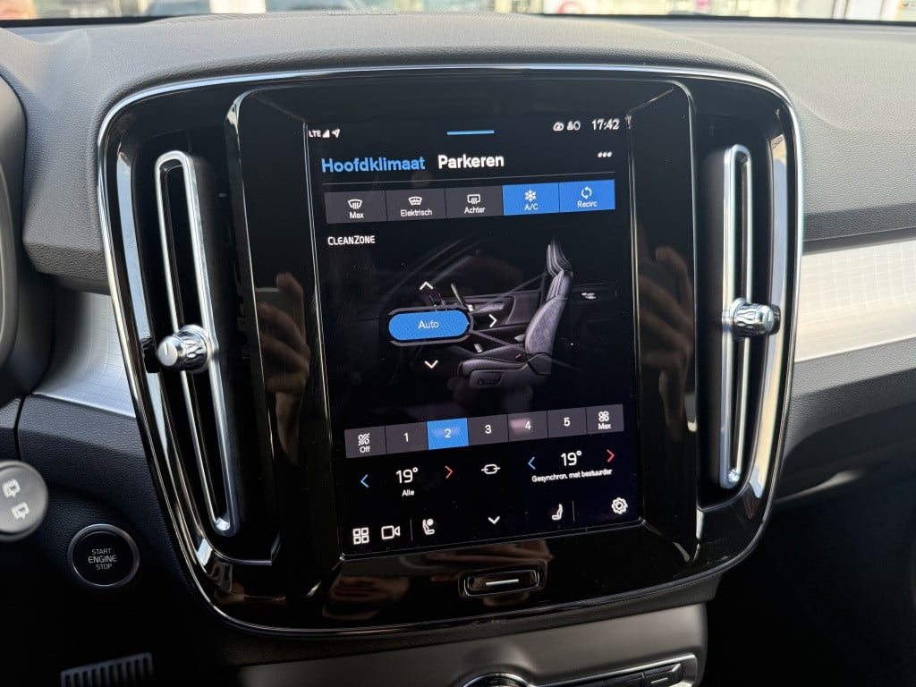 Volvo XC40 b4 197pk aut7| plus dark| adap.cruise| trekhaak| camera| elek.st