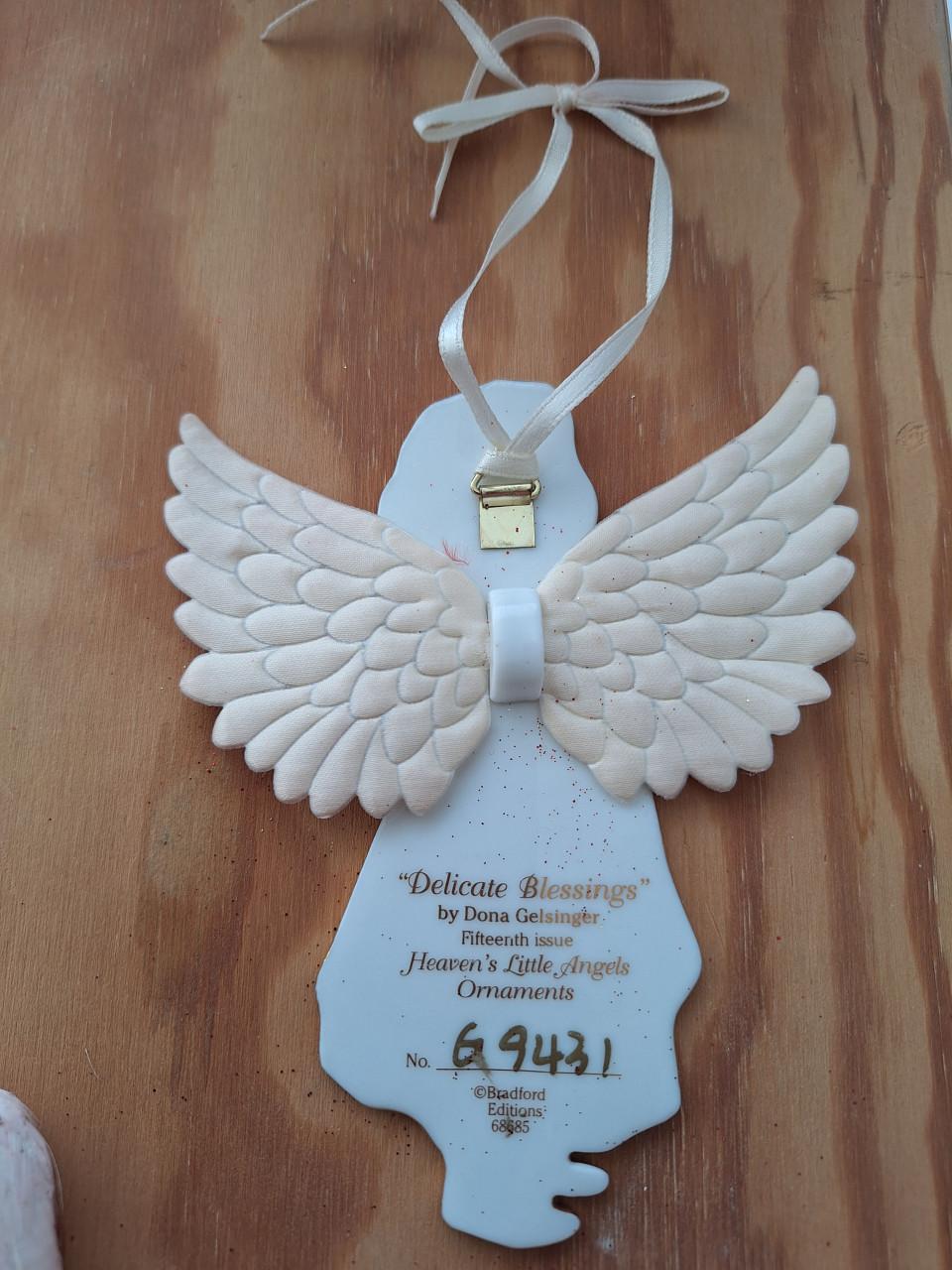 Porseleinen engelen va  vroeger. Retro item.