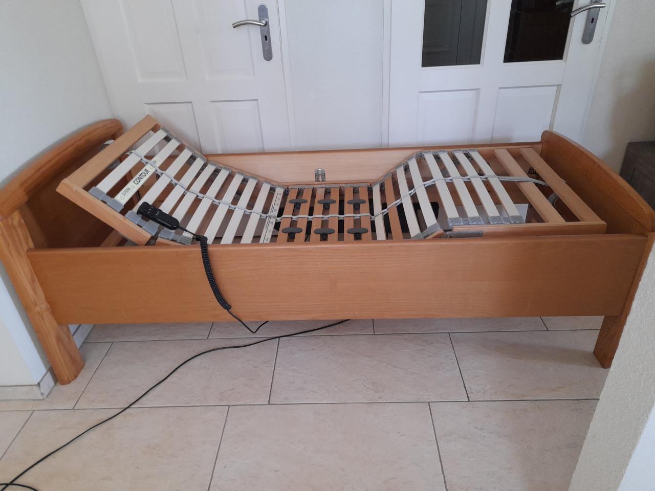 Elektrisch verstelbare Senioren bed 80 x 190 (in goede staat)