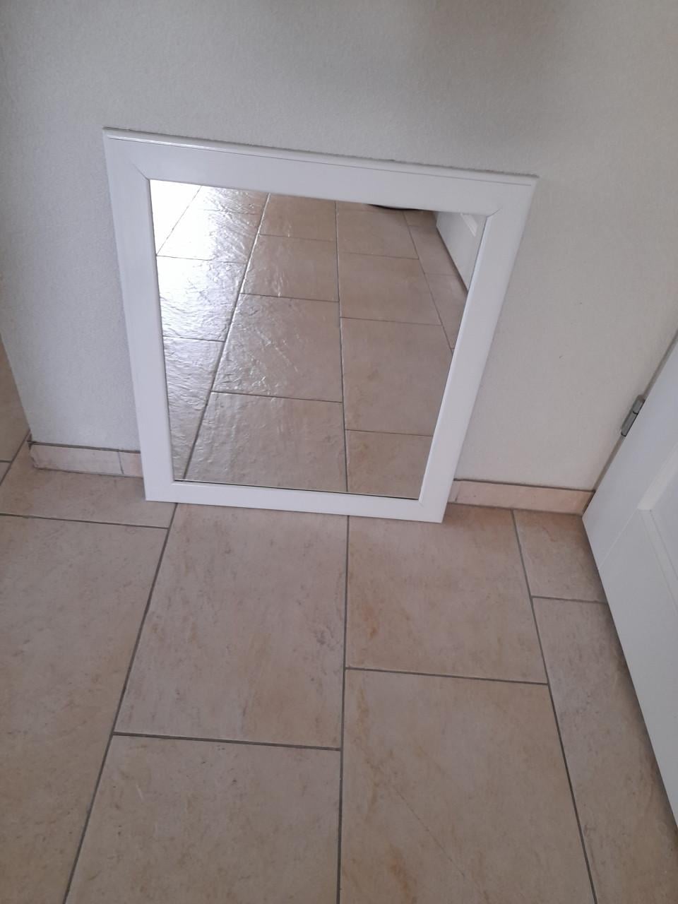 Spiegel 59 x 67  (in goede nette staat)