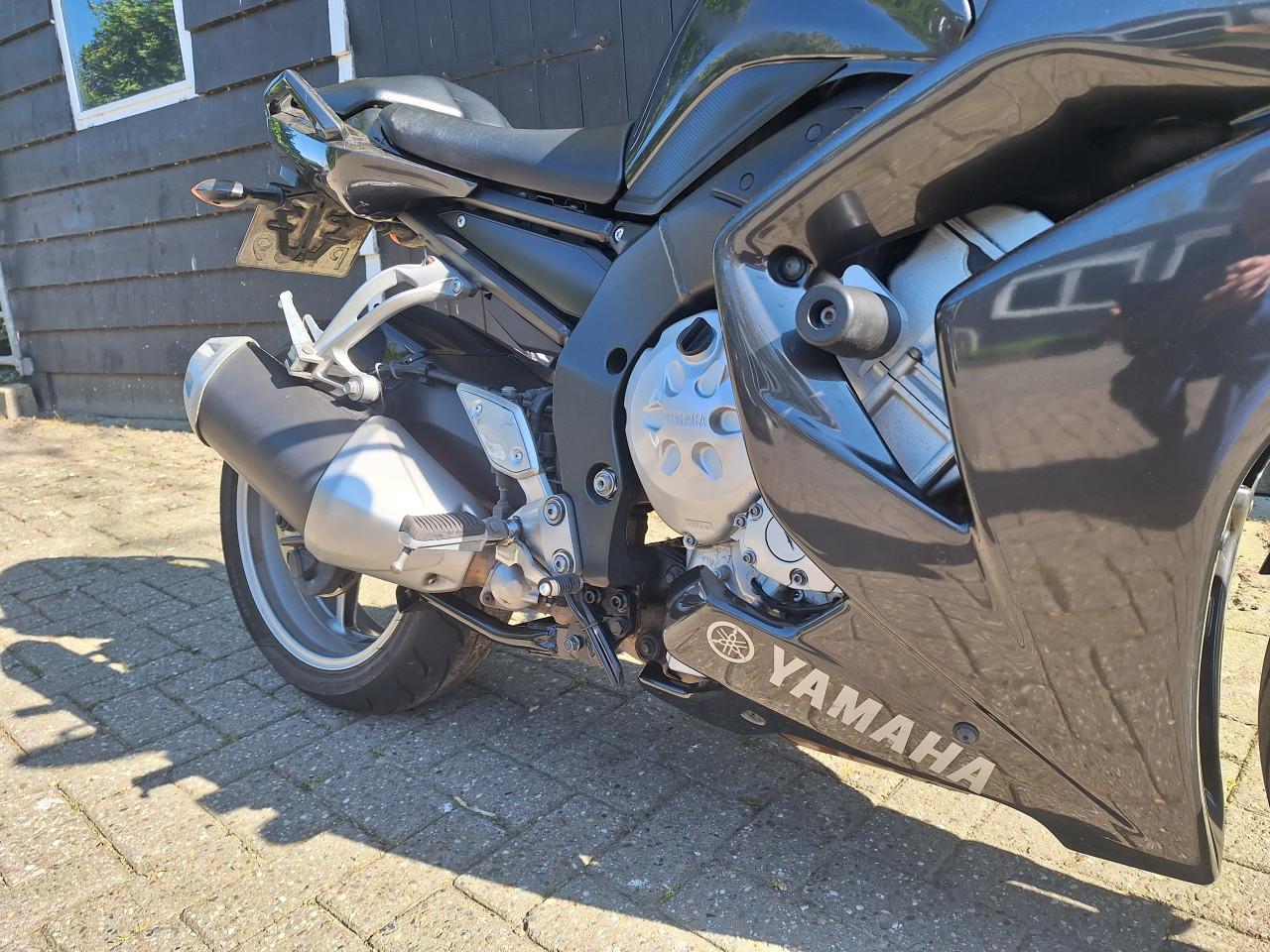 Yamaha FZ 1