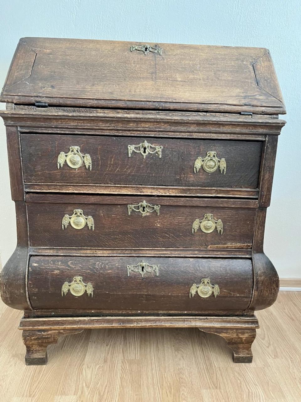 Antieke secretaire