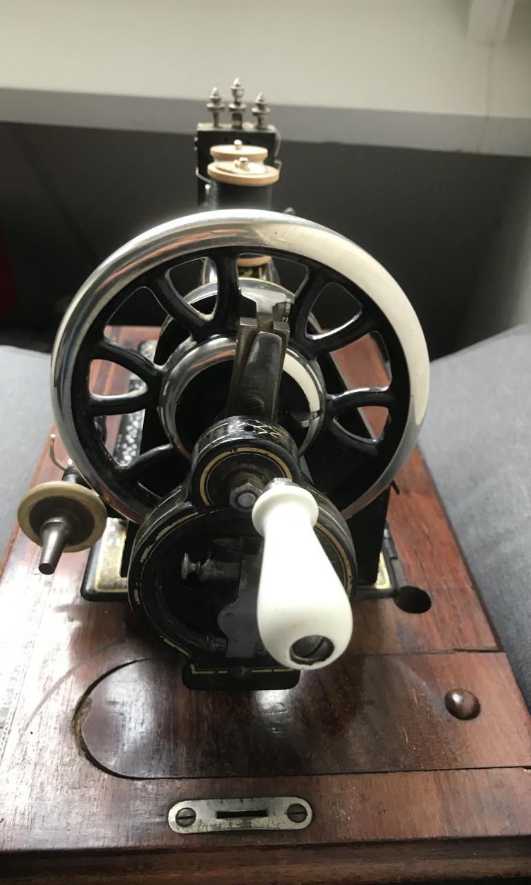 Te koop Succes hand naaimachine