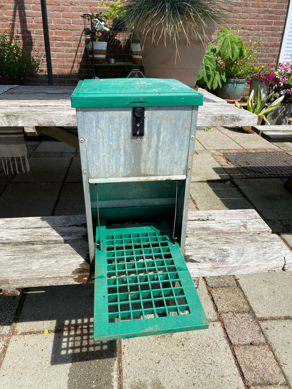 Voedersilo kippen / trapbak