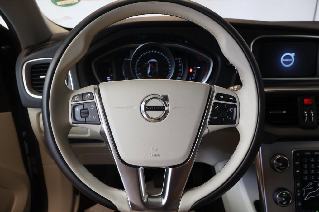 Volvo V40 1.5 t2 nordic+ nl auto, winterpakket, camera, parkeerassist, blis